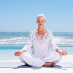 Tập yoga tại nhà cho người cao tuổi và những lưu ý phải nhớ